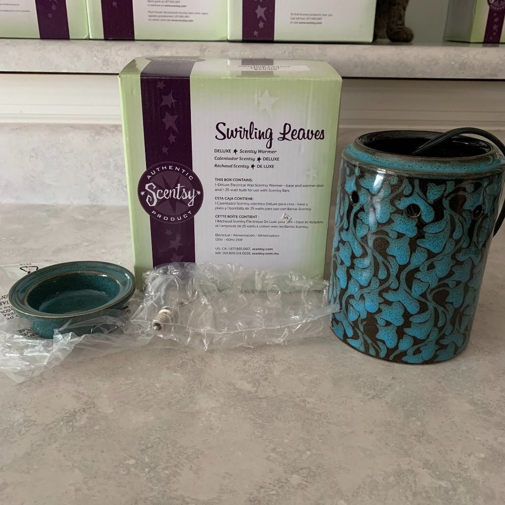 Scentsy Deluxe Warmer- "Swirling Leaves"